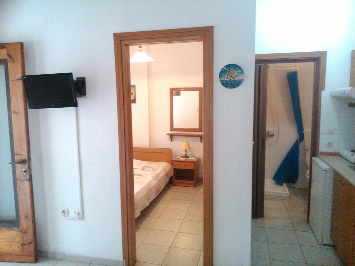Peristerianos Apartments Nea Skioni Exterior photo