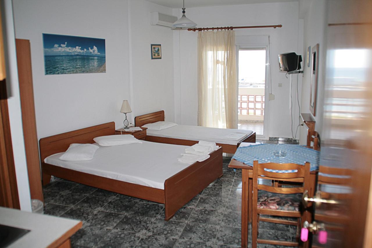 Peristerianos Apartments Nea Skioni Exterior photo
